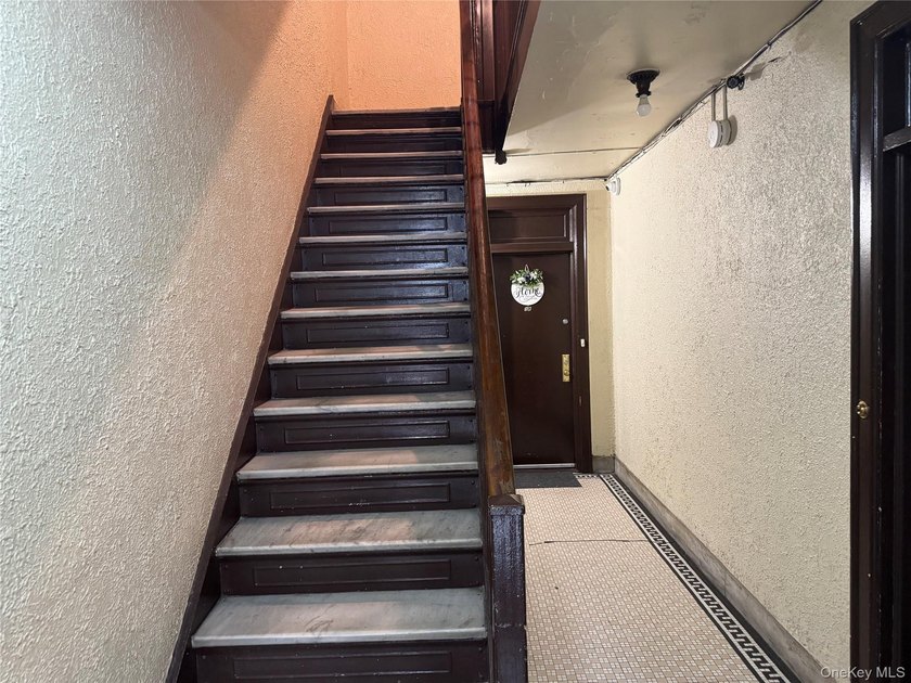 Positioned in the vibrant and commuter-friendly Woodlawn section - photo 4