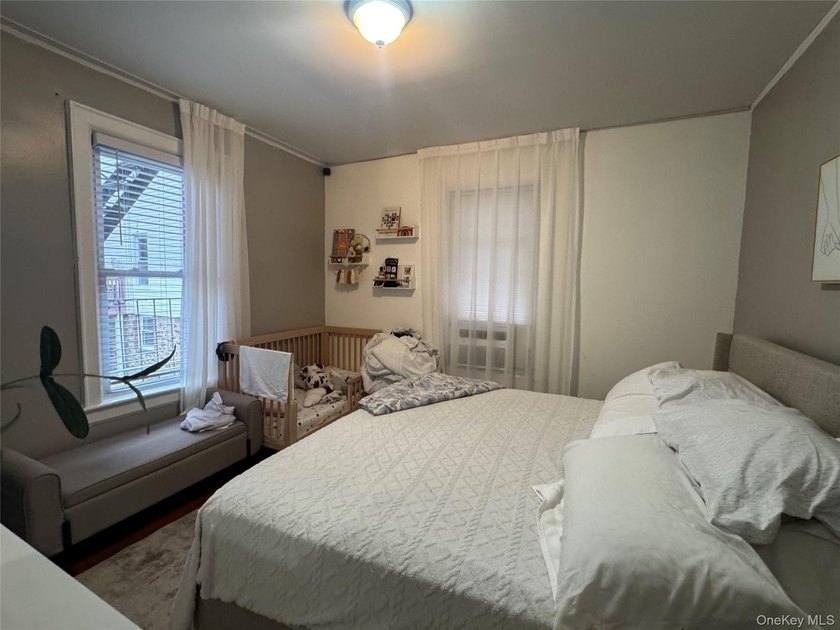 Positioned in the vibrant and commuter-friendly Woodlawn section - photo 6