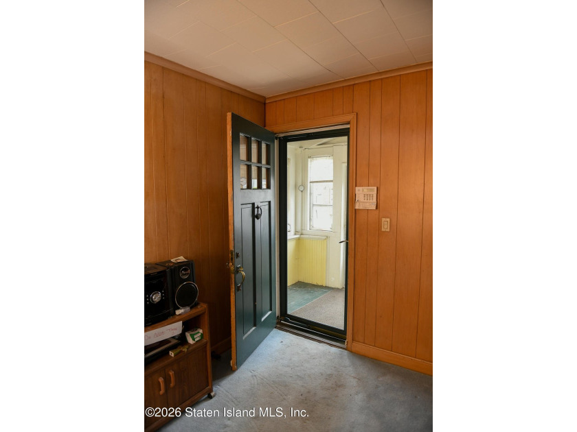 Fully detached home in the heart of sought-after Westerleigh - photo 3