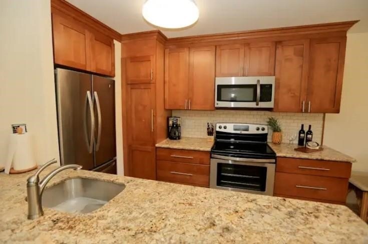 This beautifully updated 1 bedroom, 2 bathroom condo is ground - photo 11