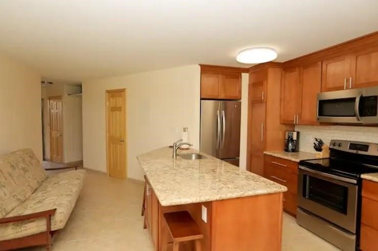 This beautifully updated 1 bedroom, 2 bathroom condo is ground - photo 13