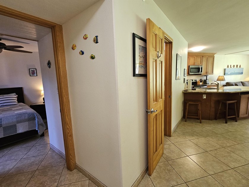 This beautifully updated 1 bedroom, 2 bathroom condo is ground - photo 28