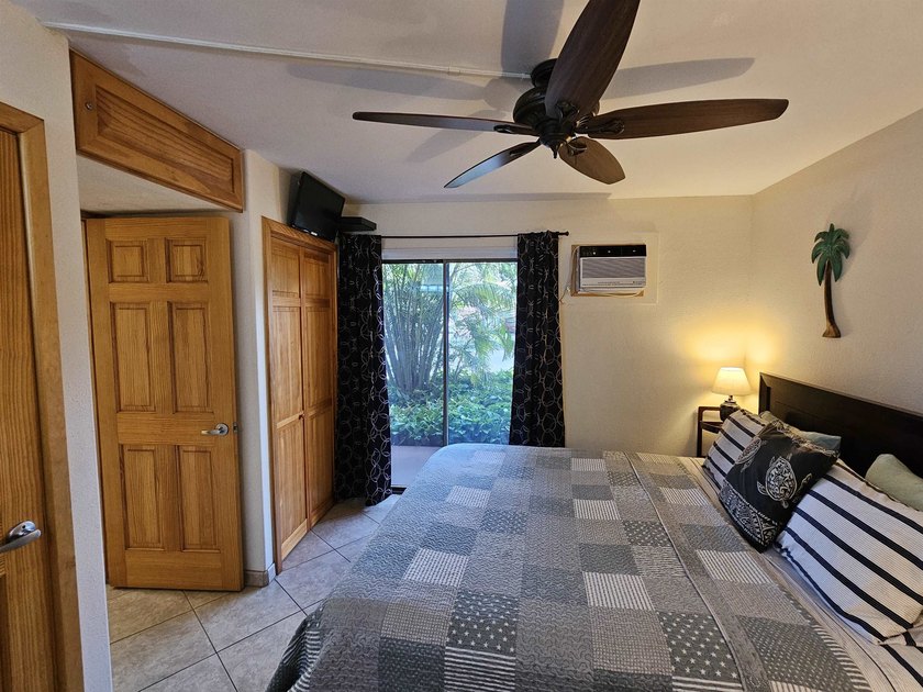 This beautifully updated 1 bedroom, 2 bathroom condo is ground - photo 29
