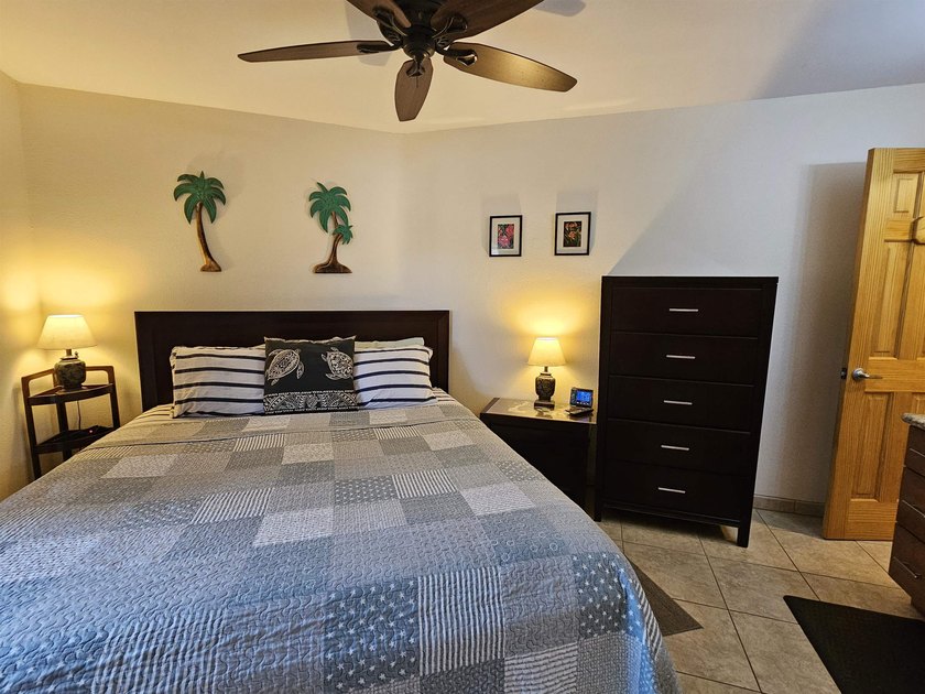 This beautifully updated 1 bedroom, 2 bathroom condo is ground - photo 30