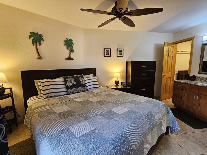 This beautifully updated 1 bedroom, 2 bathroom condo is ground - photo 32
