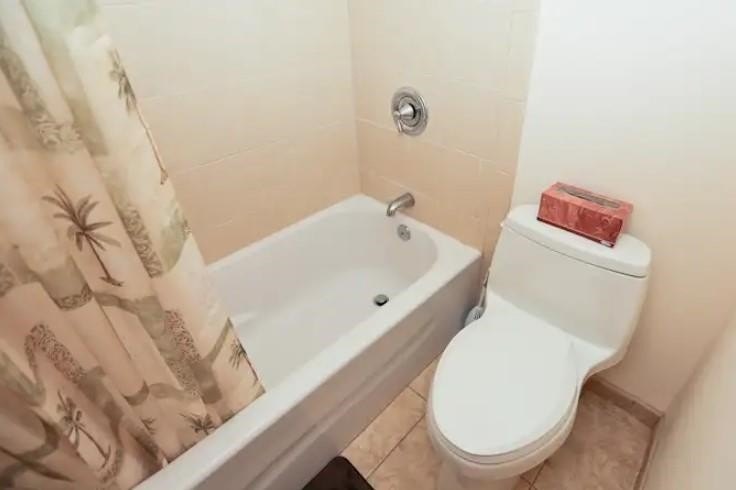 This beautifully updated 1 bedroom, 2 bathroom condo is ground - photo 37
