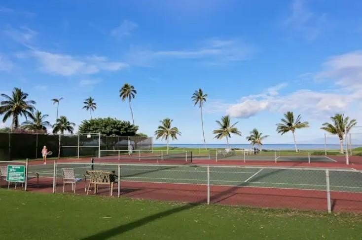 This beautifully updated 1 bedroom, 2 bathroom condo is ground - photo 41