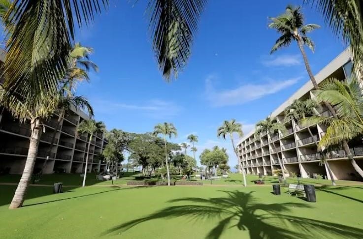 This beautifully updated 1 bedroom, 2 bathroom condo is ground - photo 46