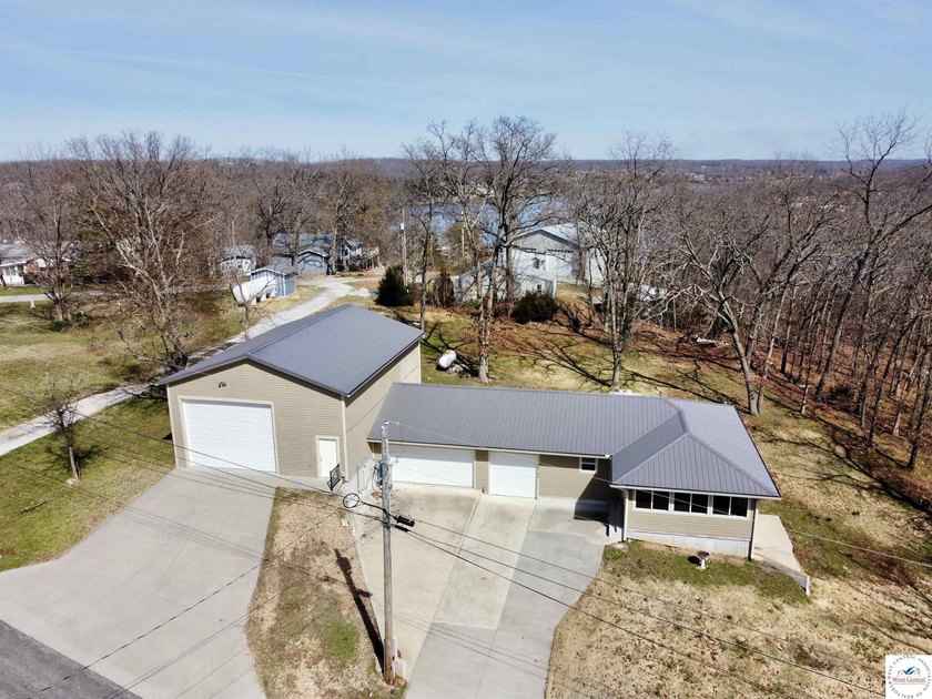 Fully Remodeled Home on 4 lots in a quiet lake development in - photo 5