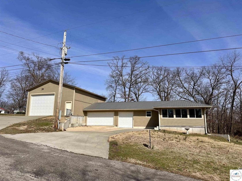 Fully Remodeled Home on 4 lots in a quiet lake development in - photo 8