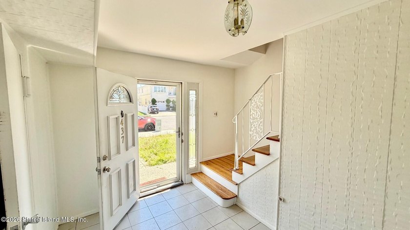 WELCOME TO THIS EXTRA LARGE 22X53 HI-RANCH A 1 FAMILY SEMI 4 - photo 4