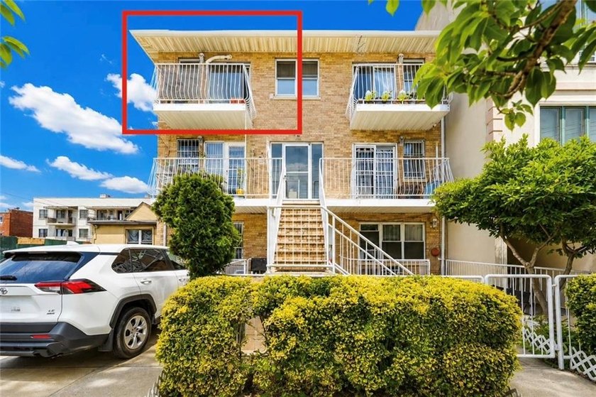 Move in ready 2-bedroom condo (convertible 3 bedroom) in - photo 2