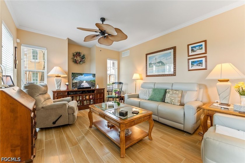 New Listing! This Beautiful 3 Bdrm Condo Is Located In The - photo 12