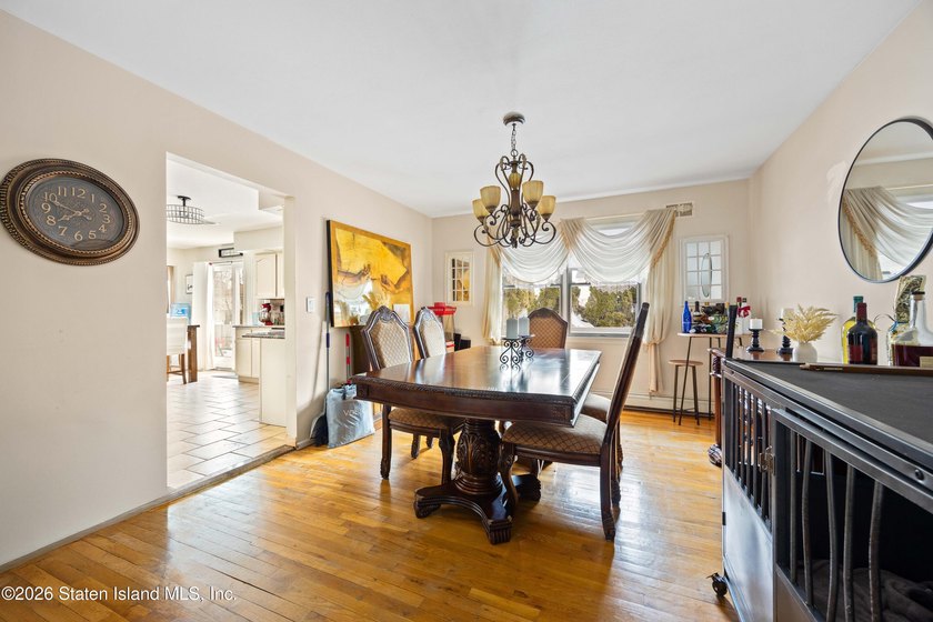 This Arden Heights center hall colonial will sell via auction on - photo 5