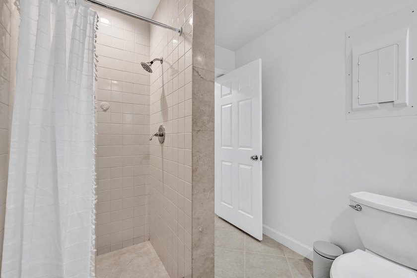 Beautifully maintained 3-bedroom, 2-bath home in highly - photo 33