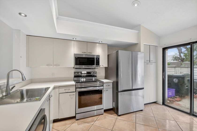 Discover this inviting 2-bedroom, 2-bath villa with 1-car garage - photo 7