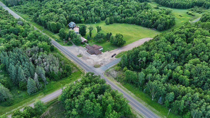 Discover the perfect blend of privacy, nature, and convenience - photo 10