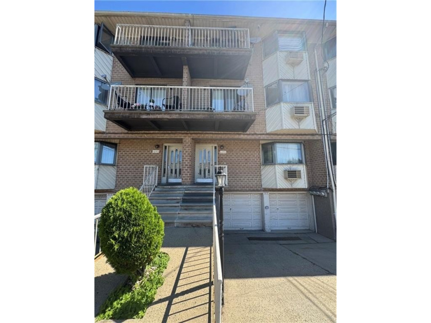Unit #9 aka 1A is a well maintained 1 bed 1bath Garden Level - photo 2