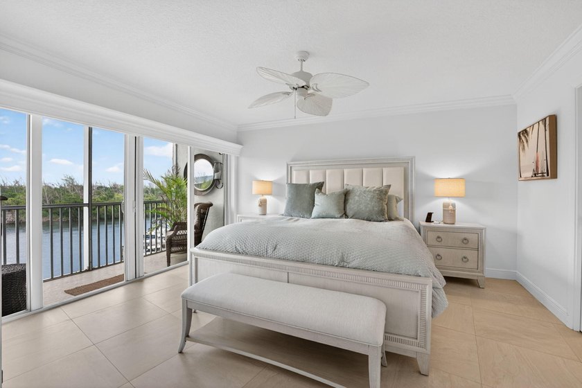 Experience luxury waterfront living in the desirable Hillsboro - photo 24