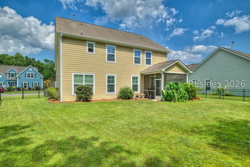 Welcome to this beautifully maintained 5-bedroom, 3-bath home in - photo 25
