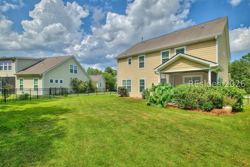 Welcome to this beautifully maintained 5-bedroom, 3-bath home in - photo 26