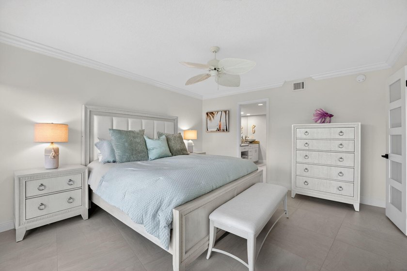 Experience luxury waterfront living in the desirable Hillsboro - photo 26