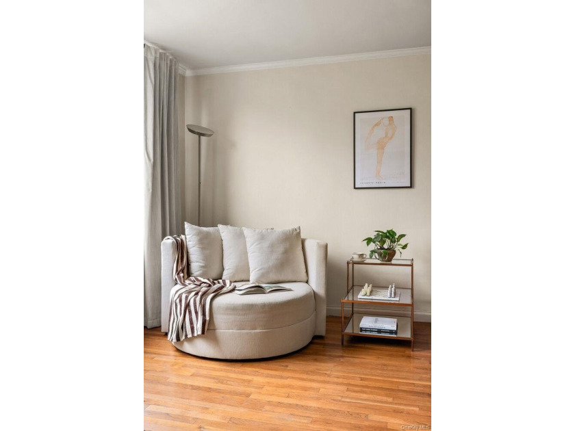 Bright, spacious, and thoughtfully renovated, this 942 sq. ft - photo 2