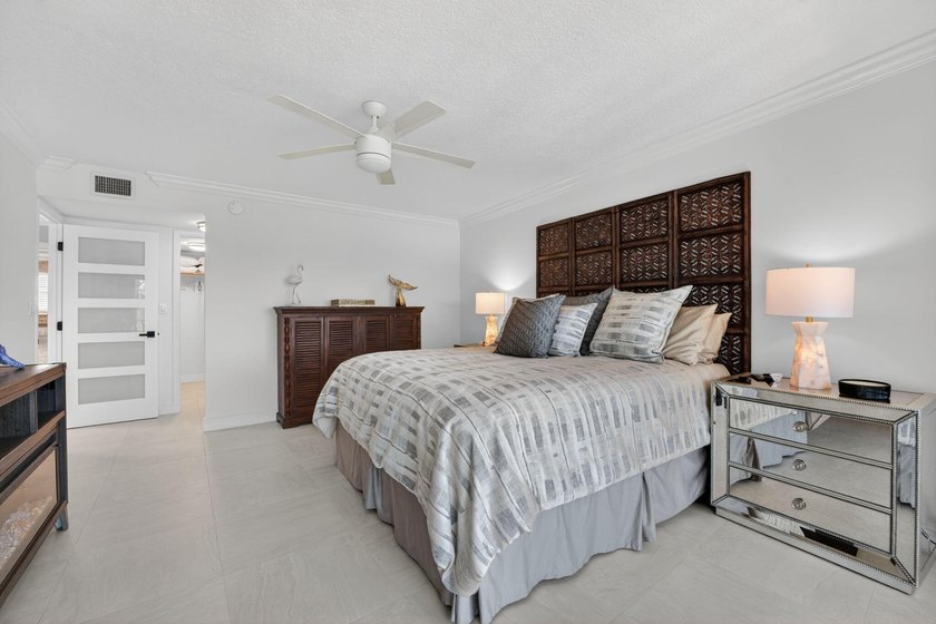 Experience luxury waterfront living in the desirable Hillsboro - photo 32