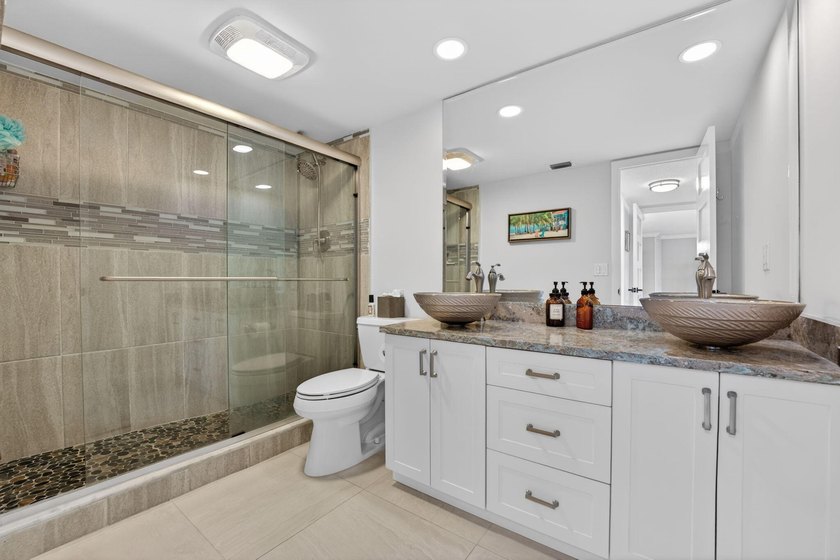 Experience luxury waterfront living in the desirable Hillsboro - photo 34