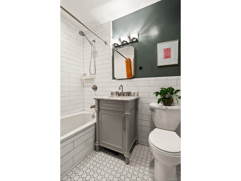 Bright, spacious, and thoughtfully renovated, this 942 sq. ft - photo 6