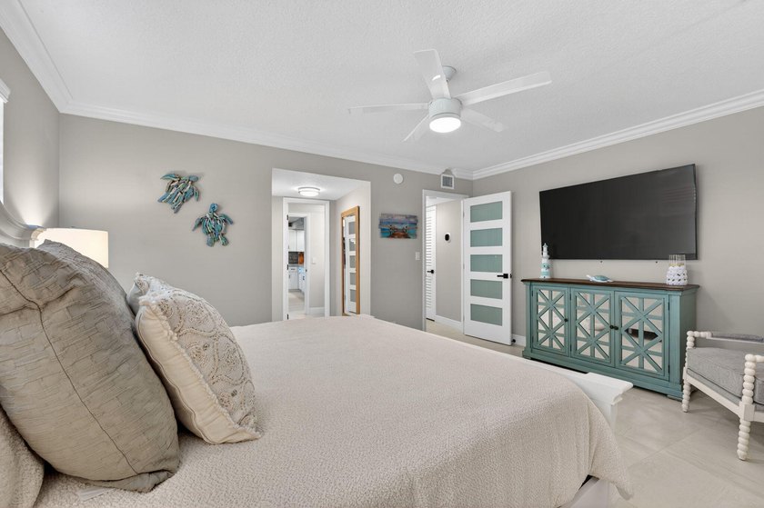 Experience luxury waterfront living in the desirable Hillsboro - photo 37