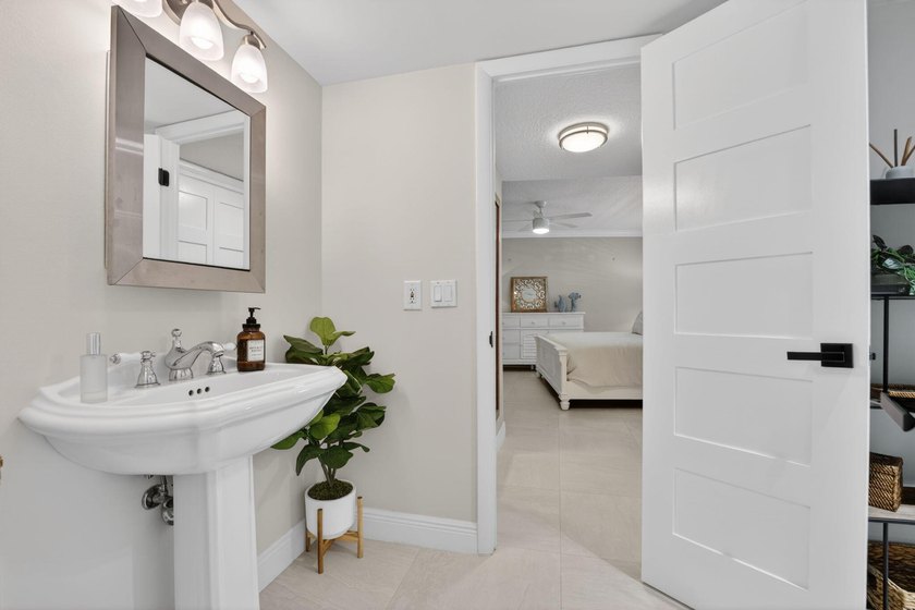 Experience luxury waterfront living in the desirable Hillsboro - photo 41