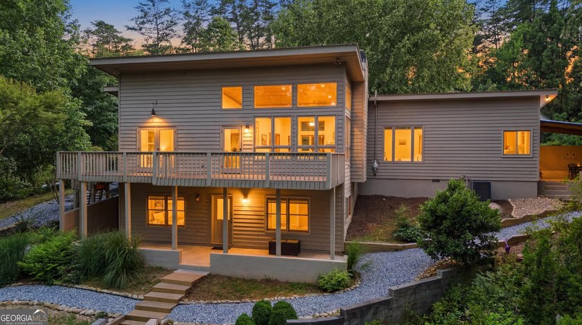 Discover this exceptional gated mountain estate offering - photo 4