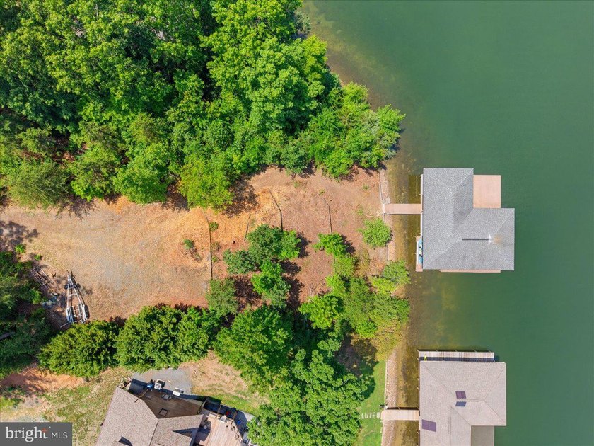 Remarkable waterfront lot! 3 stall Boathouse with huge sunning - photo 44