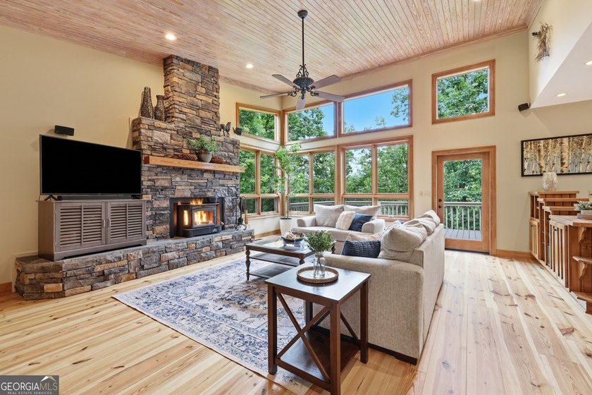 Discover this exceptional gated mountain estate offering - photo 10