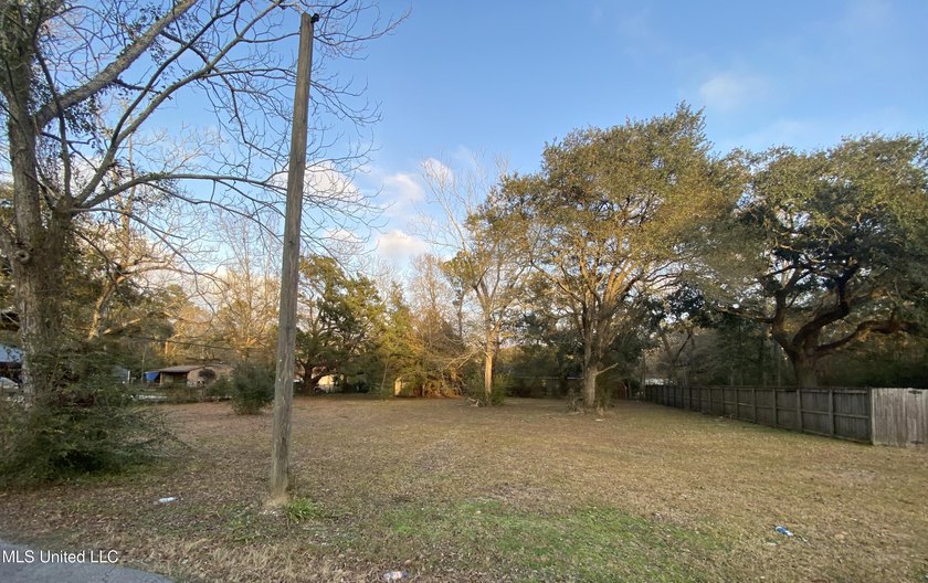 READY TO BUILD YOUR DREAM HOME ? THIS BEAUTIFUL CLEARED CORNER - photo 2