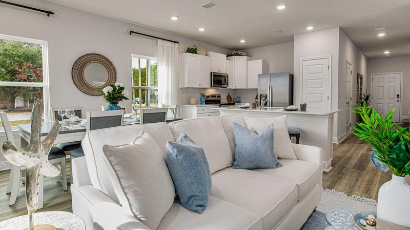 Welcome to The Enclave at Midtown! The Palm Interior Unit is a - photo 8