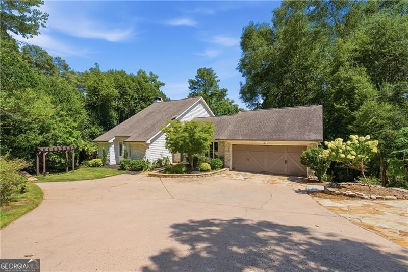 Welcome to your own private Lake Lanier retreat, where - photo 2