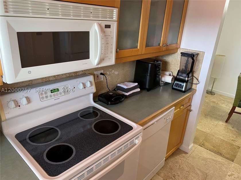 FOR SEASONED INVESTORS ONLY!! RENTED TO GREAT TENANTS @ $2 - photo 22