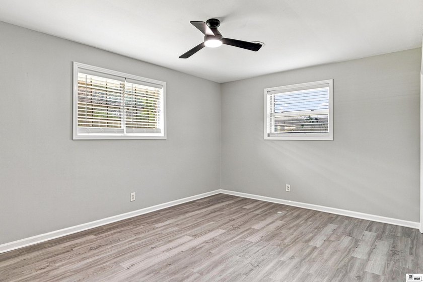 Spacious 3-bedroom, 2-bath home featuring fresh interior paint - photo 22