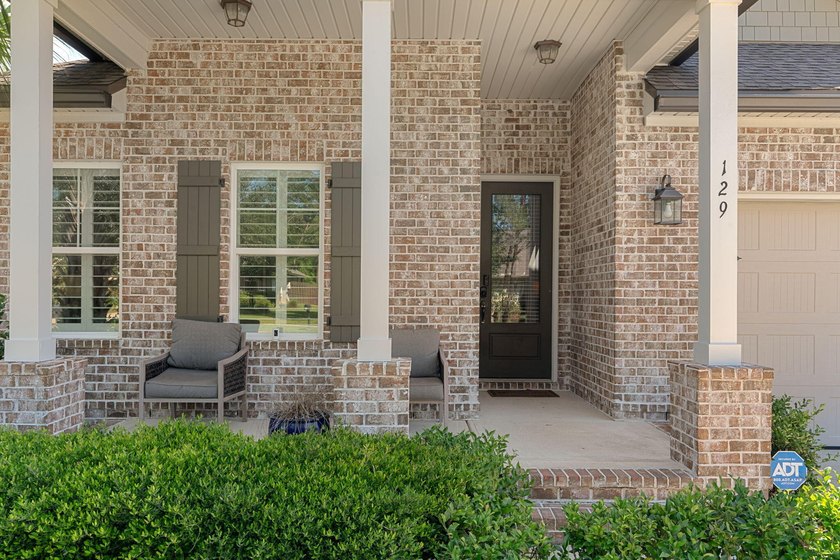 Come check out this custom-built Randy Wise home featuring a - photo 4