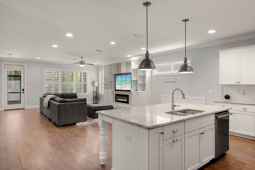 Come check out this custom-built Randy Wise home featuring a - photo 5