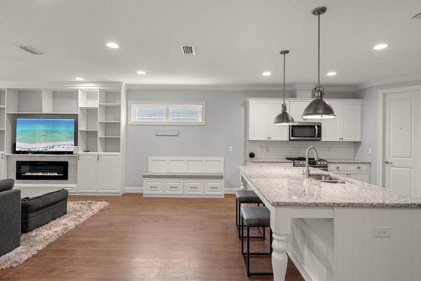 Come check out this custom-built Randy Wise home featuring a - photo 9