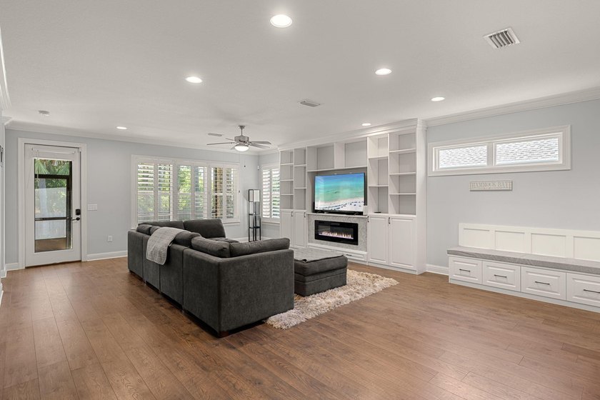 Come check out this custom-built Randy Wise home featuring a - photo 10