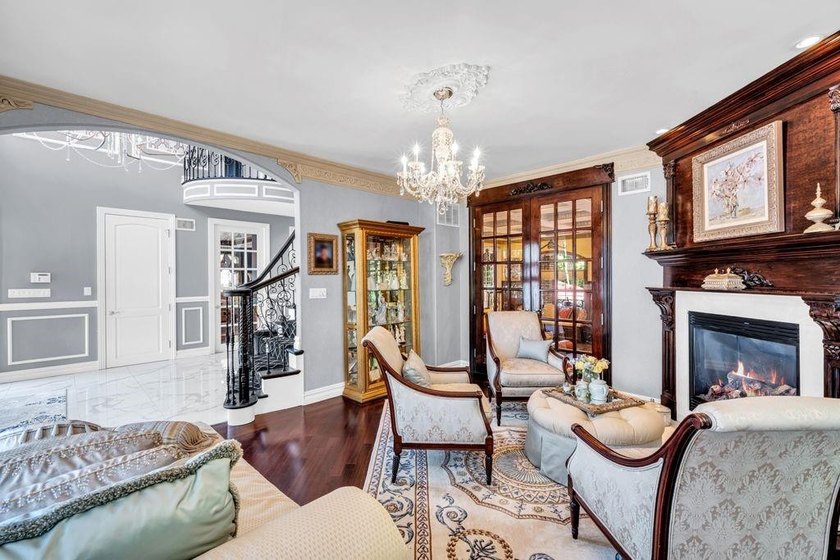 Welcome to this masterfully designed, full-brick custom estate - photo 8