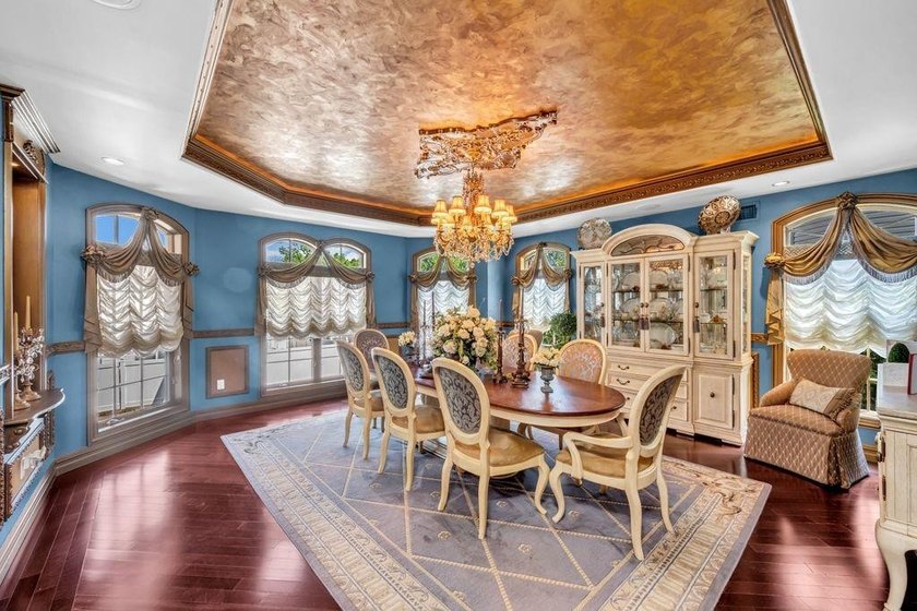 Welcome to this masterfully designed, full-brick custom estate - photo 10