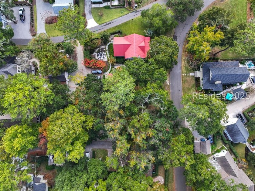 Don't miss this rare opportunity! This lovely corner lot - photo 2