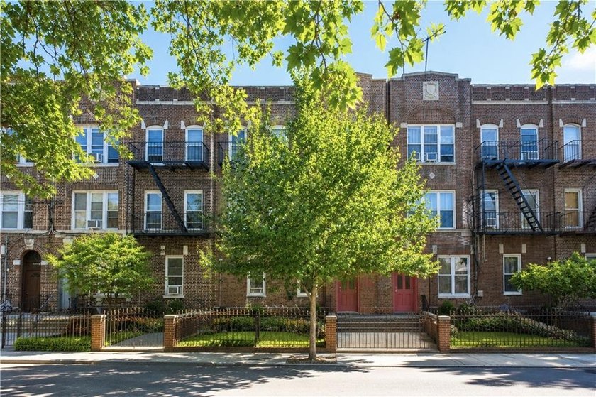 Don't miss this rare opportunity to own a well-maintained - photo 2