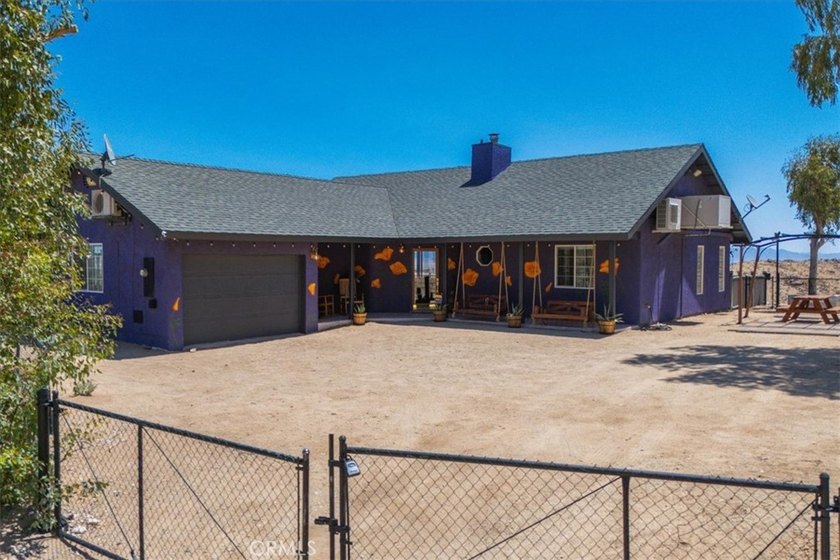 Welcome to the pinnacle of desert living - a custom-designed - photo 4