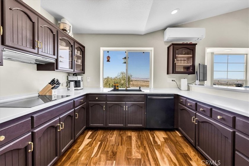 Welcome to the pinnacle of desert living - a custom-designed - photo 7